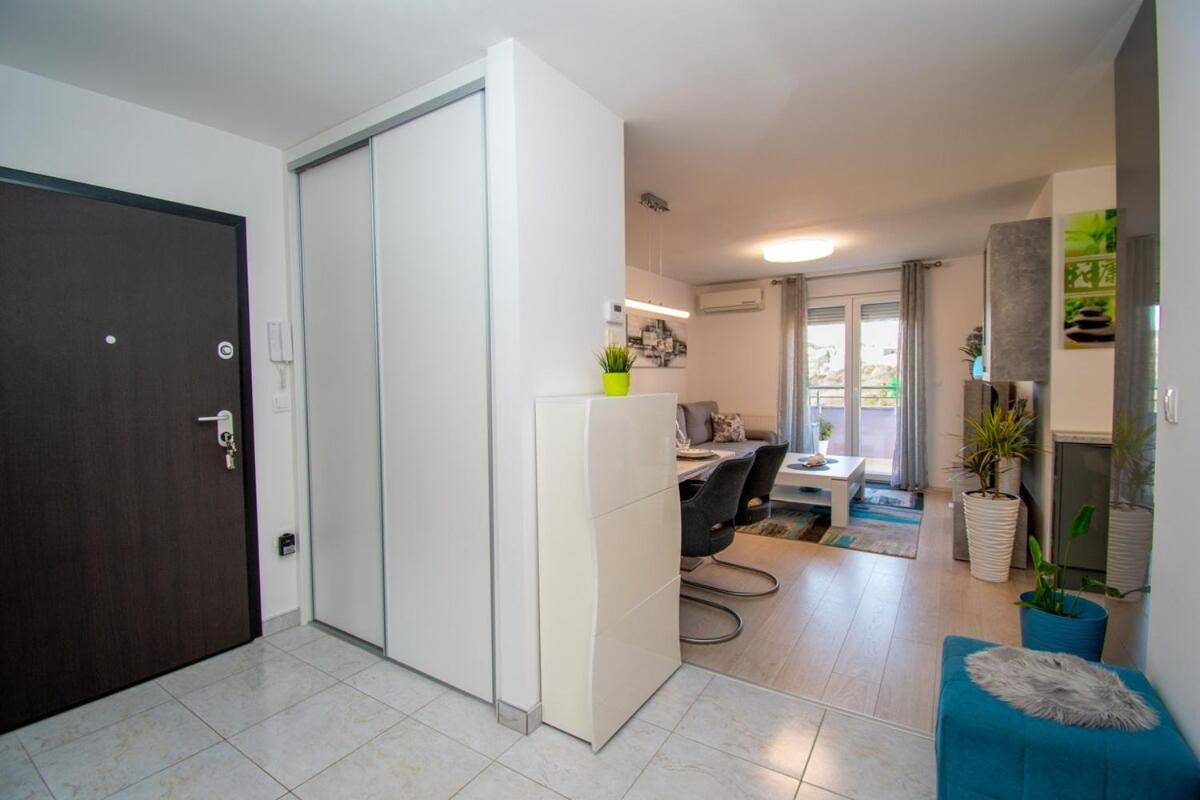 Apartment Modern Luka In Pula