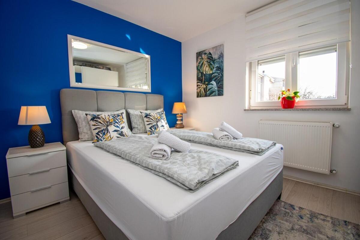 Modern Luka In Apartment Pula