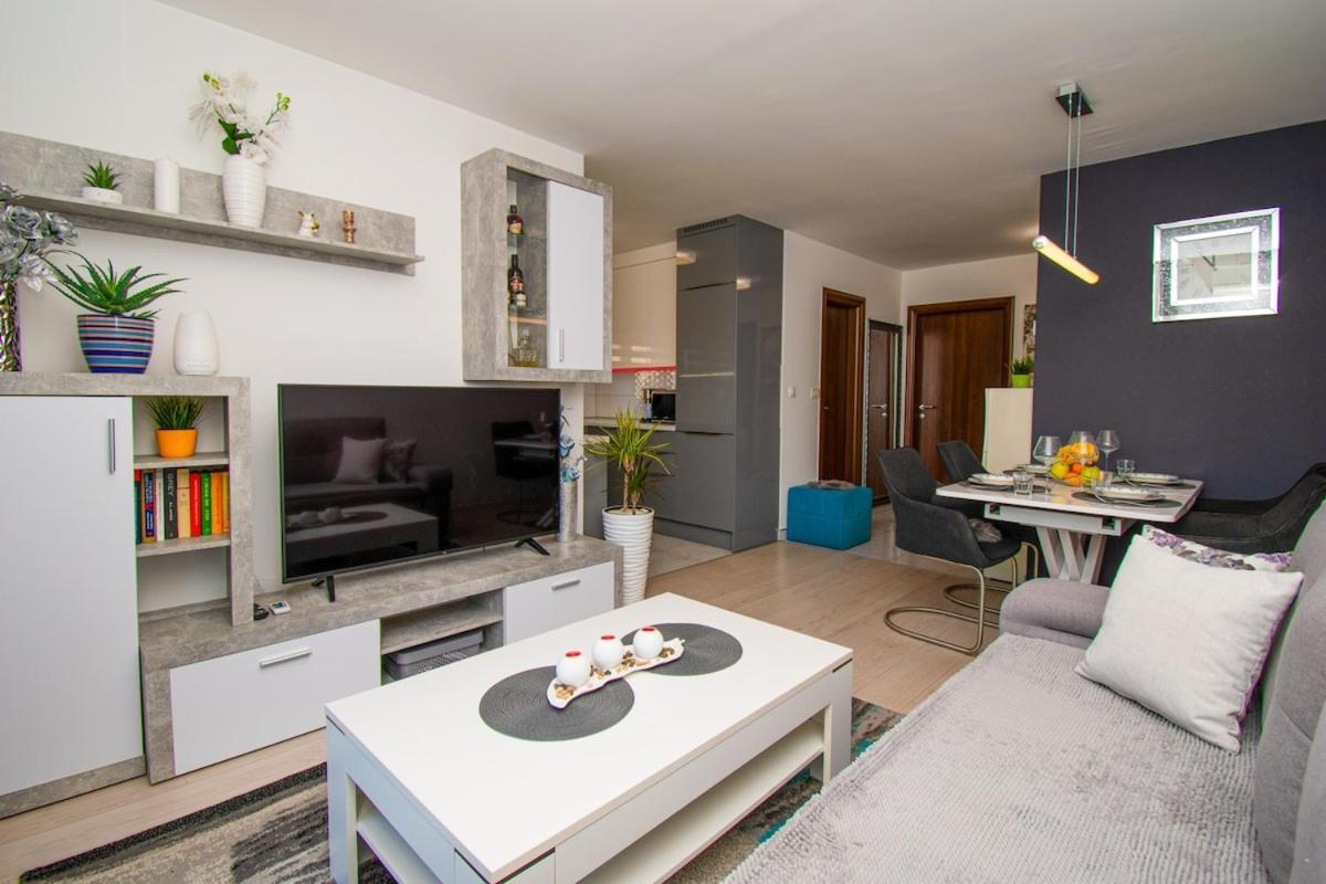 Apartment Modern Luka In Pula